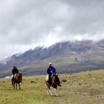 Parque Nacional Cotopaxi, un grupo de turistas regresa de un pas
